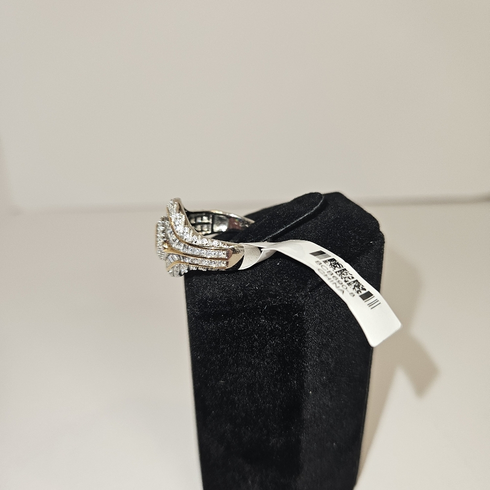 Exquisite Ring Size 8 - Picture 7 of 13